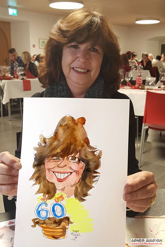 Agnes Karikaturen Live-Porträtzeichnung, Frau, Brunette, 60 Jahre Geburtstag, Kuchen, Kerzen, positiv, froehlich